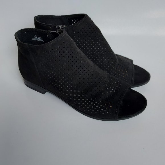 Size 7 Black Perforated Ankle Sandals - Picture 1 of 8
